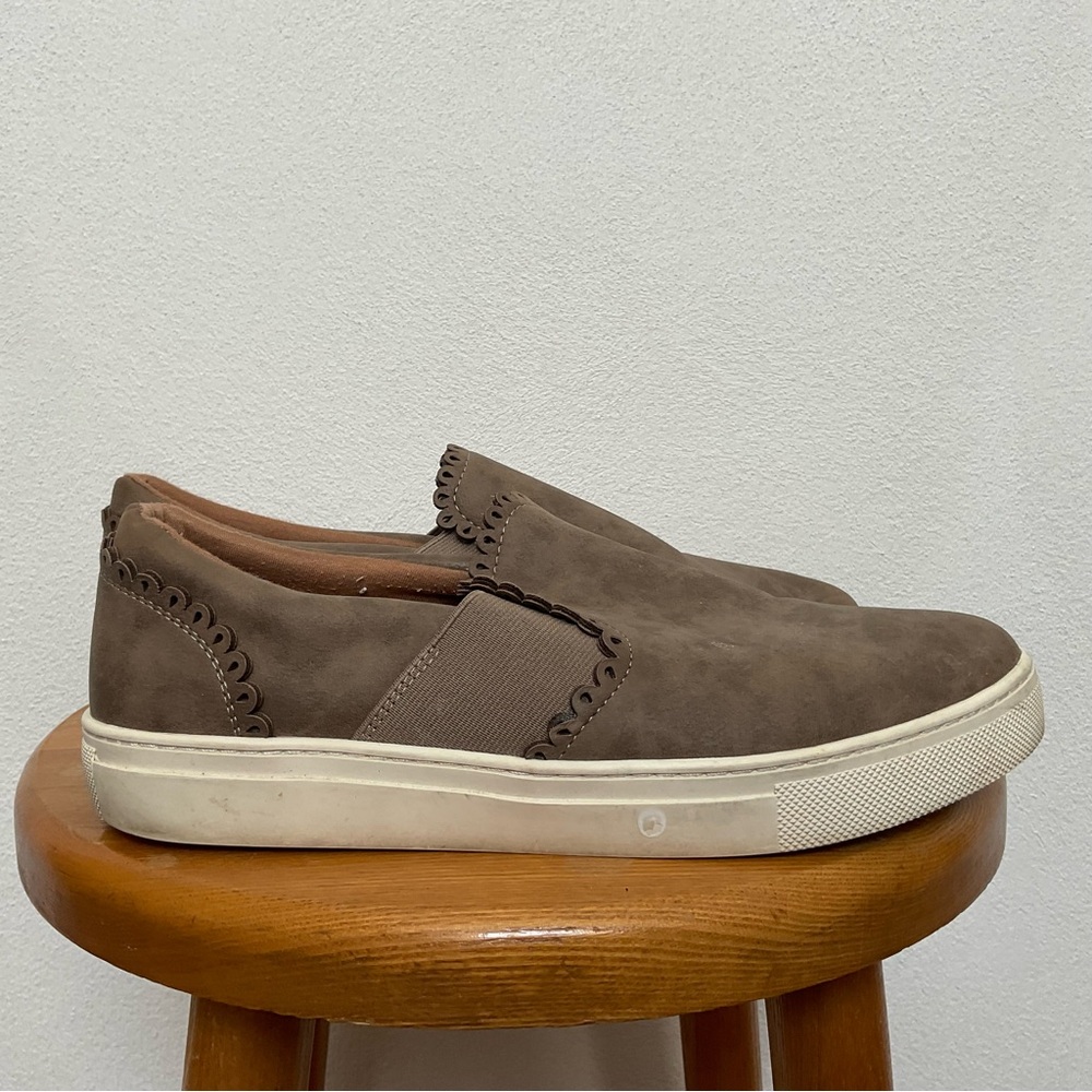 Indigo Road Brown Faux Suede Scalloped Edge Slip On Sneaker Size 7.5 Neutral